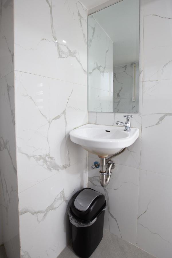 Circuit Hostel Makati City Dış mekan fotoğraf